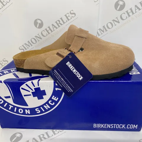 BOXED PAIR OF BIRKENSTOCK BOSTON BS MUD SHOES SIZE 38