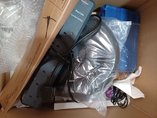 BOX OF APPROXIMATELY 10 ASSORTED HOUSEHOLD ITEMS TO INCLUDE ALLUFLEN NON-STICK STONE EFFECT PAN, UNBRANDED BUG LAPPER, ETC