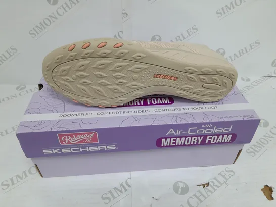 RELAXED FIT SKECHERS AIR COOLED SIZE 6 BEIGE 