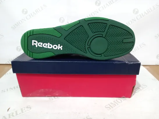 BOXED PAIR OF REEBOK BB 4000 II TRAINERS IN WHITE/GREEN UK SIZE 9