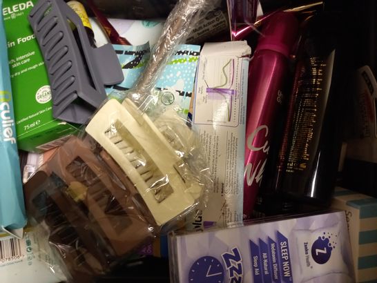 LOT OF APPROXIMATELY 20 HEALTH & BEAUTY ITEMS, TO INCLUDE BONDI SANDS, NO 7, HAIR REMOVAL CREAM, ETC