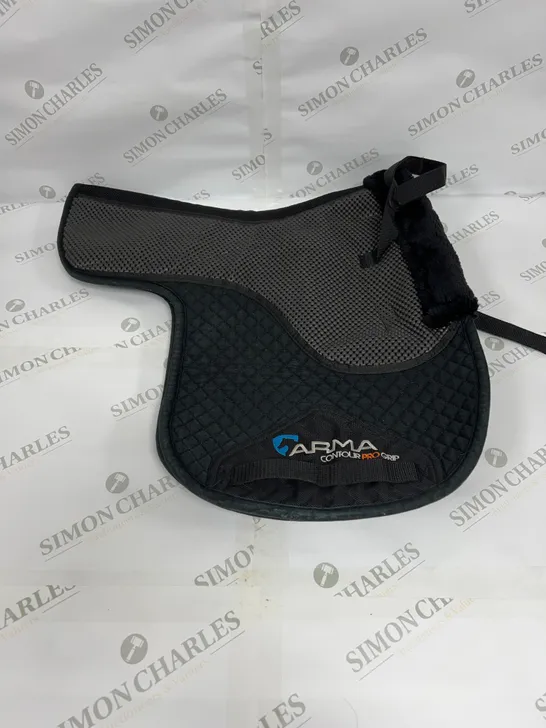 ARMA CONTOUR PRO GRIP SADDLE PAD 