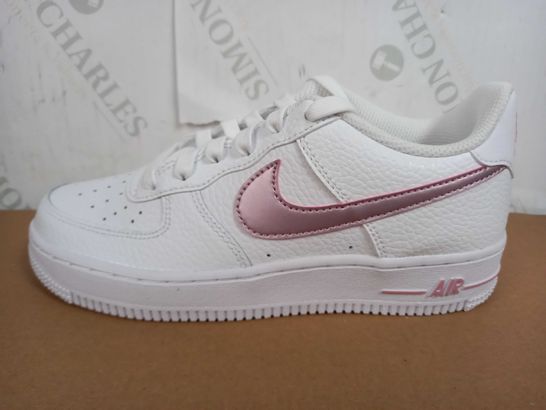 BOXED PAIR OF NIKE AIR FORCE 1 TRAINERS (WHITE), SIZE 4 UK