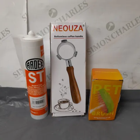 BOX OF APPROXIMATELY 10 ASSORTED ITEMS TO INCLUDE - PET BRUSH, COFFEE HANDLE AND SPRAY BOTTLES