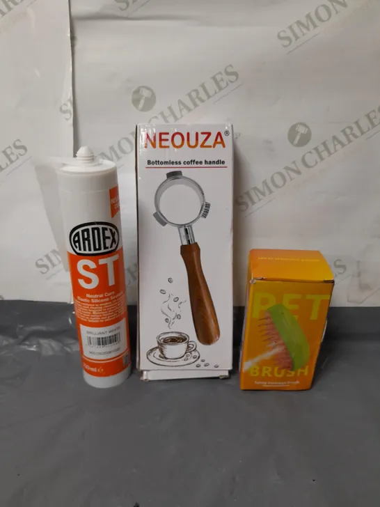 BOX OF APPROXIMATELY 10 ASSORTED ITEMS TO INCLUDE - PET BRUSH, COFFEE HANDLE AND SPRAY BOTTLES