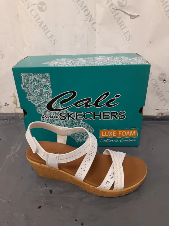 SKETCHERS CALI WOMENS SIZE 10 WEDGE HEEL SANDALS 