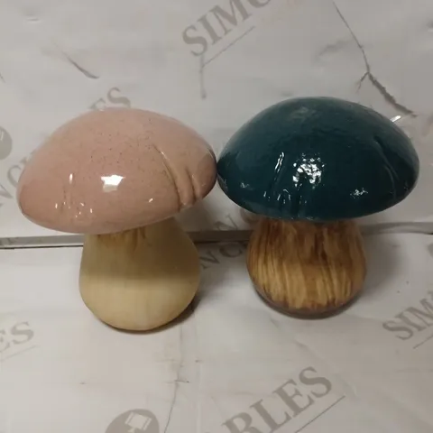 LOT OF TWO MUSHROOM ORNAMENTS 