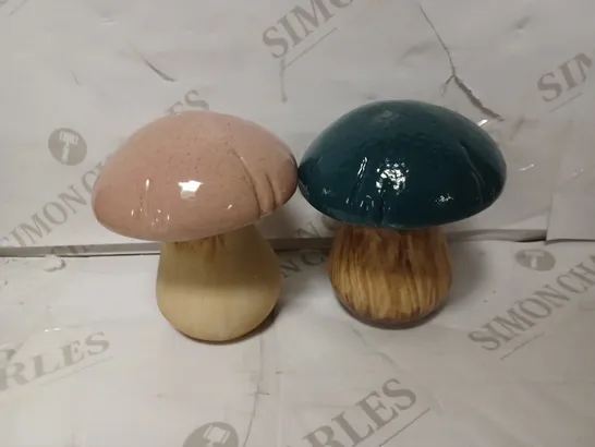 LOT OF TWO MUSHROOM ORNAMENTS 