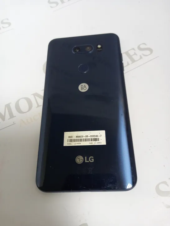 LG PHONE - POWERS ON