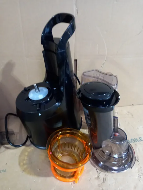 F1900 MASTICATING WHOLE FRUIT JUICER