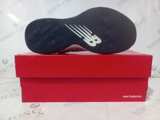 BOXED PAIR OF NEW BALANCE SHOES IN OFF WHITE/NAVY UK SIZE 8