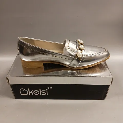 BOXED PAIR OF BKELSI SLIP ON CLOSE TOE SHOES IN SILVER - 4