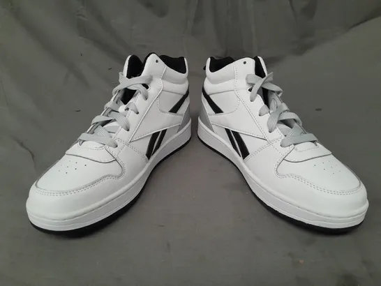 PAIR OF REEBOK HI-TOP TRAINERS IN WHITE/BLACK UK SIZE 5