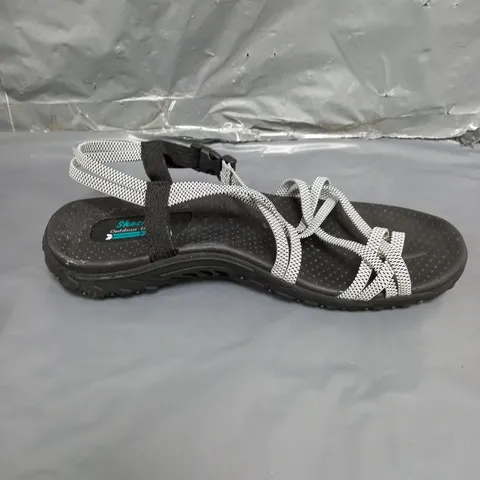 SKECHERS OUTDOOR LIFESTYLE SANDALS BLACK SIZE 8