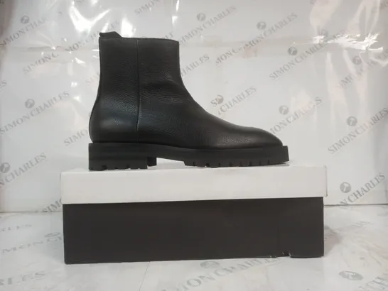 BOXED PAIR OF KURT GEIGER LEATHER CHELSEA BOOTS IN BLACK EU SIZE 42