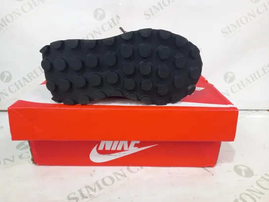 BOXED PAIR OF NIKE ORIGINALS BOOST KIDS SHOS IN BLACK/WHITE SIZE FR26