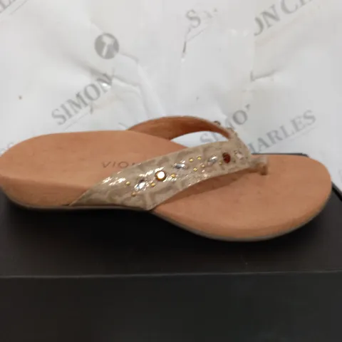 BOXED PAIR OF LUCIA SANDALS IN BEIGE SIZE 7