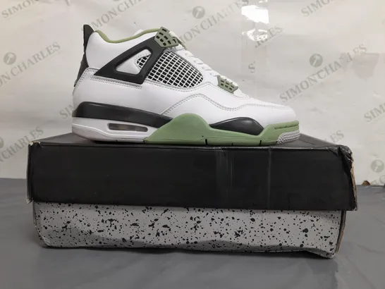 BOXED PAIR OF NIKE WOMENS AIR JORDAN 4 RETRO SHOES IN WHITE/GREEN UK SIZE 7.5