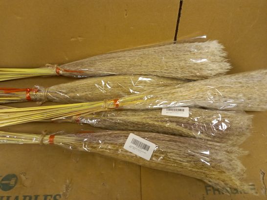 BOX OF APPROXIMATELY 5 ASSORTED COUNTRY-HILL FRESHLY REED BUNCH ROYAL VELVET DECORATIVE FLOWERS