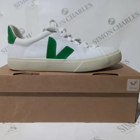 BOXED PAIR OF VEJA TRAINERS IN WHITE/GREEN UK SIZE 4