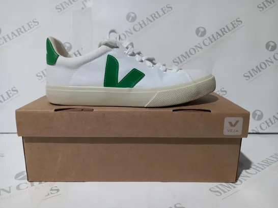 BOXED PAIR OF VEJA TRAINERS IN WHITE/GREEN UK SIZE 4