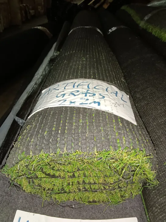 ROLL OF ARTIFICIAL GRASS - 2 X 2M