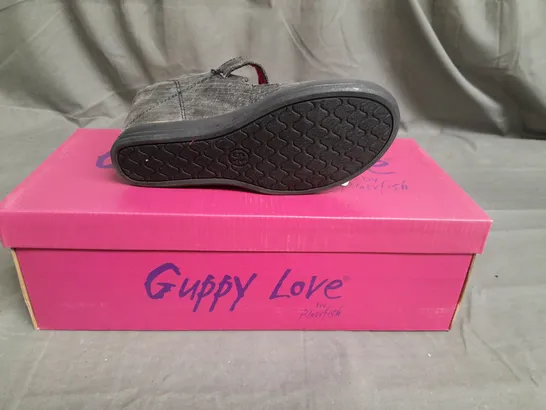 LOT OF 12 GUPPY LOVE LADIES WEDGE SHOES GREY/PINK ASSORTED SIZES