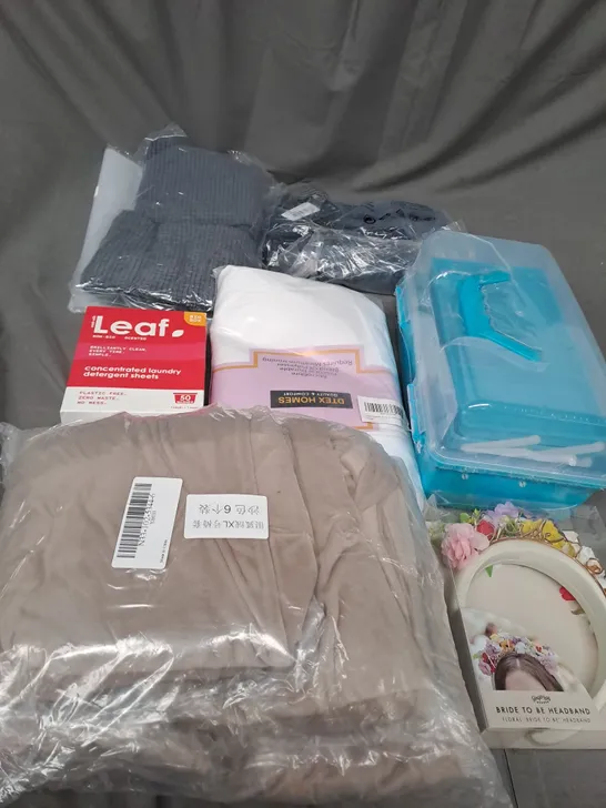 BOX OF APPROXIMATLY 10 ITEMS TO INCLUDE: LEAF DETERGENT SHEETS & THROWS