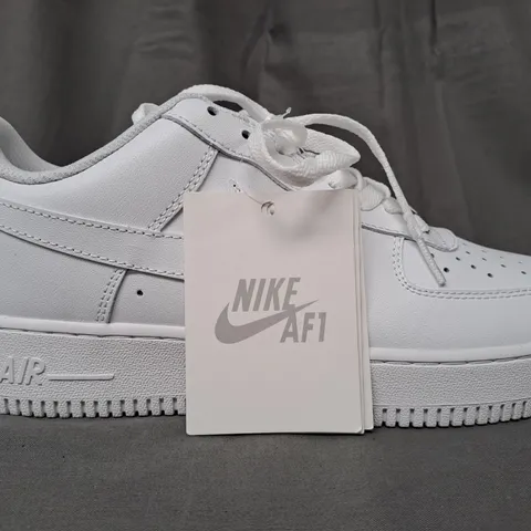 PAIR OF NIKE AIR FORCE 1 SHOES IN WHITE UK SIZE 6.5