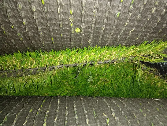 ROLL OF ARTIFICIAL GRASS - 4 X 7M