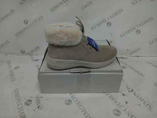 BOXED SKECHERS GO WALK STABILITY SUEDE BOOTS- SIZE 4.5