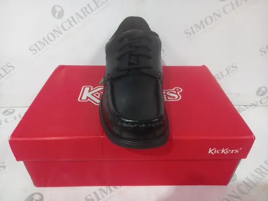 BOXED PAIR OF KICKERS LACE UP SHOES IN BLACK EU SIZE 37