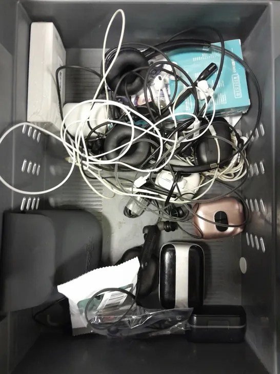 APPROXIMATELY 10 ASSORTED LOOSE WIRELESS EARPHONES & HEADPHONES FROM VARIOUS BRANDS 