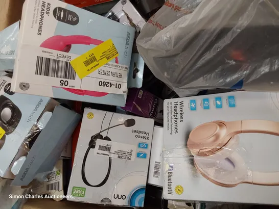 LARGE BOX OF ASSORTED SMALL ELECTRONIC ITEMS, INCLUDING USB SPEAKERS, HEADSETS, CHARGING CABLES, TV AERIALS, POWER BANKS.