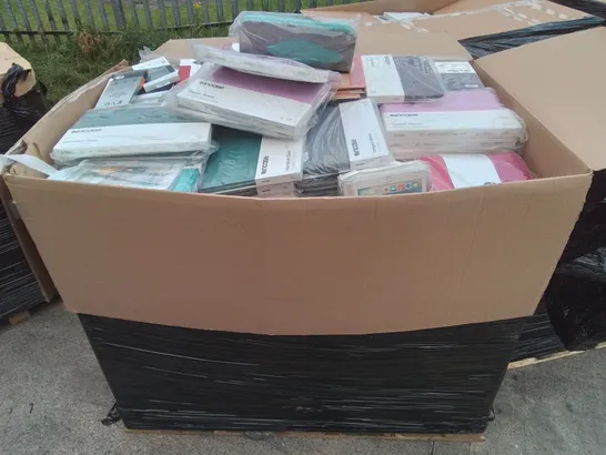 PALLET CONTAINING A LARGE QUANTITY OF ASSORTED BRAND NEW PHONE AND TABLET CASES 