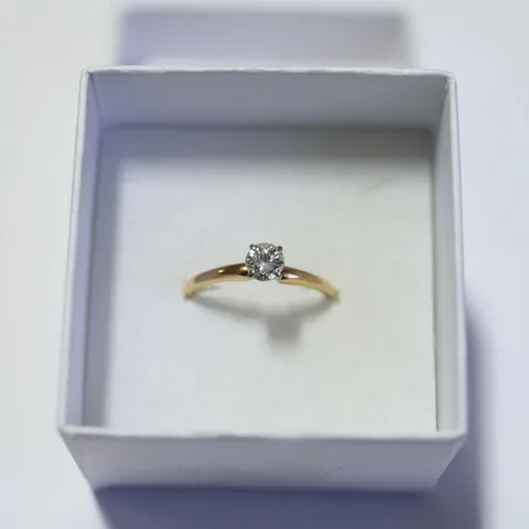 14CT GOLD DIAMOND SET SOLITAIRE RING