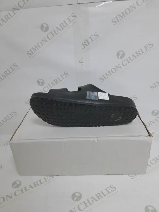 BOXED PAIR OF SKETCHERS ARCH FIT FOAMIES BLACK SIZE 5 SANDAL 