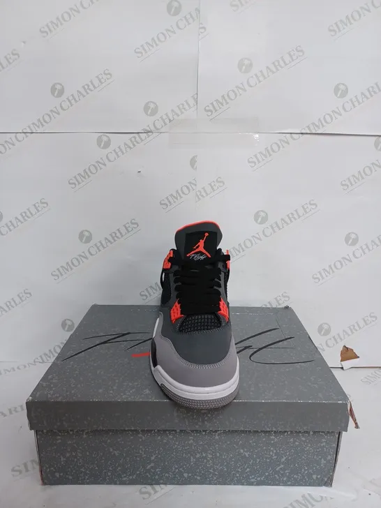 AIR JORDAN 4 RETRO IN DARK GREY - UK 8 