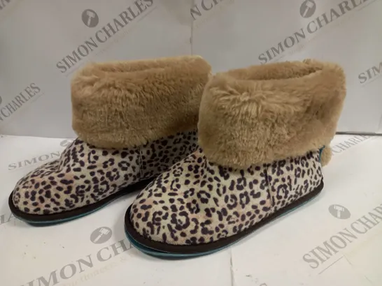 WHITE STUFF COSY LEOPARD SLIP ON BOOTS - MEDIUM