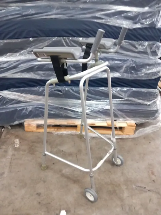 LARGE GUTTER FRAME WITH WHEELS