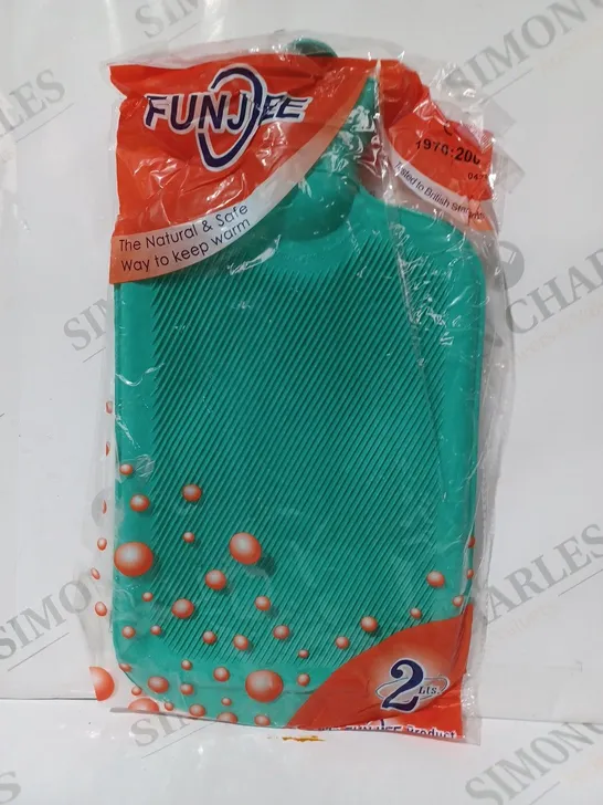 FUNJEE 2 LITRE HOT WATER BOTTLE IN GREEN