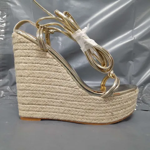 PAIR OF PRETTY LITTLE THING OPEN TOE PLATFORM HIGH WEDGE SANDALS IN METALLIC GOLD SIZE 3