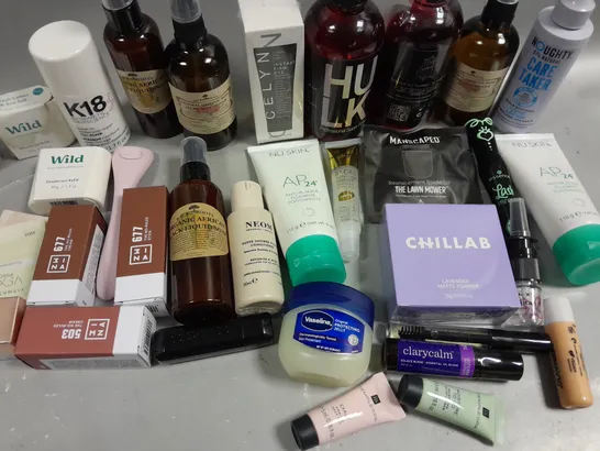 BOX OF APPROXIMATELY 10 COSMETIC ITEMS TO INCLUDE NEOM SHAMPOO, K18 HAIR MASK, WIL DEODORANT REFILL , ETC