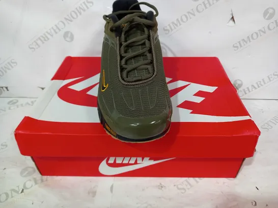 BOXED PAIR OF NIKE AIR MAX PLUS III SHOES IN OLIVE/BLACK UK SIZE 9