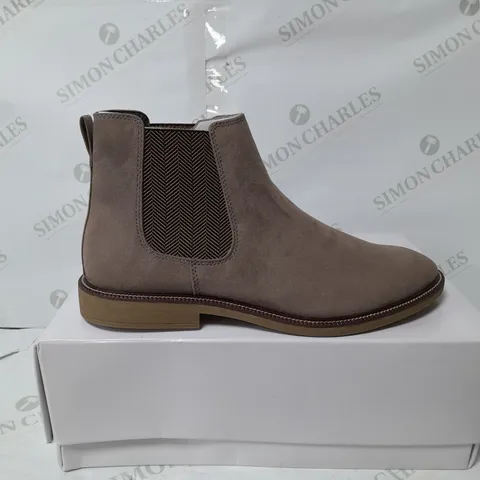 FIND MENS MARSH MICROSUEDE ANKLE BOOT IN TAUPE SIZE 10