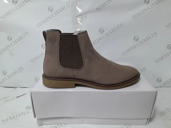 FIND MENS MARSH MICROSUEDE ANKLE BOOT IN TAUPE SIZE 10