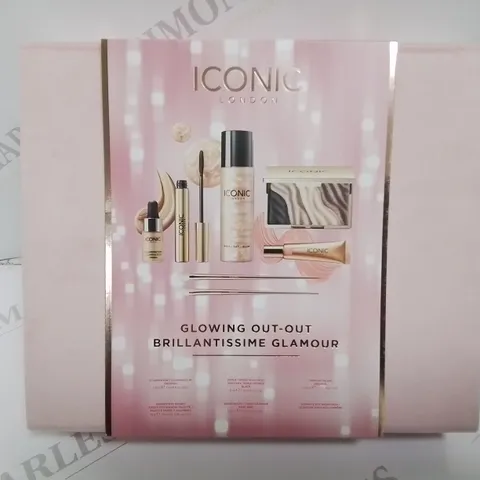 BOXED ICONIC LONDON GLOWING OUT-OUT BEAUTY SET 