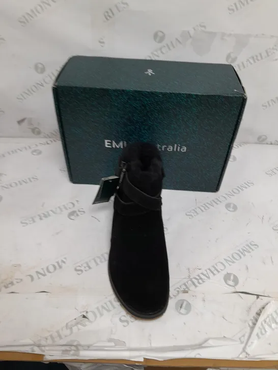 BOXED PAIR OF EMU MERAK SUEDE BOOTS IN BLACK - SIZE 5