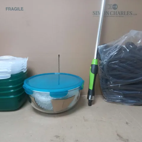 CAGE OF APPROX 13 ASSORTED ITEMS TO INCLUDE - HOSE EXTENDER , GLASS DISH WITH LID , BLACK HYDRO HOSE ETC 