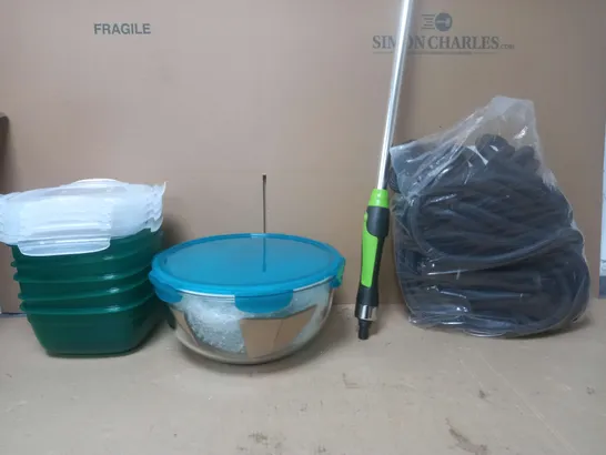 CAGE OF APPROX 13 ASSORTED ITEMS TO INCLUDE - HOSE EXTENDER , GLASS DISH WITH LID , BLACK HYDRO HOSE ETC 